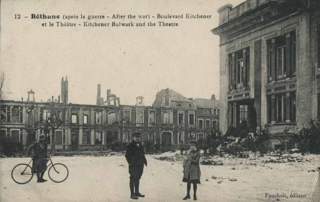 Béthune. apres la guerre. Boulevard Kitcheneret le Théatre
